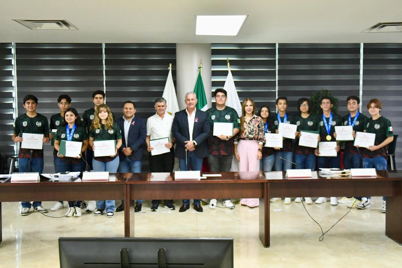 Selección Nacional de Robótica del Colegio Cervantes, es reconocida por el cabildo de Torreón